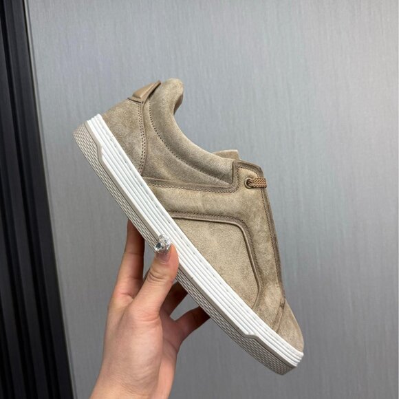 Athletic_Shoes